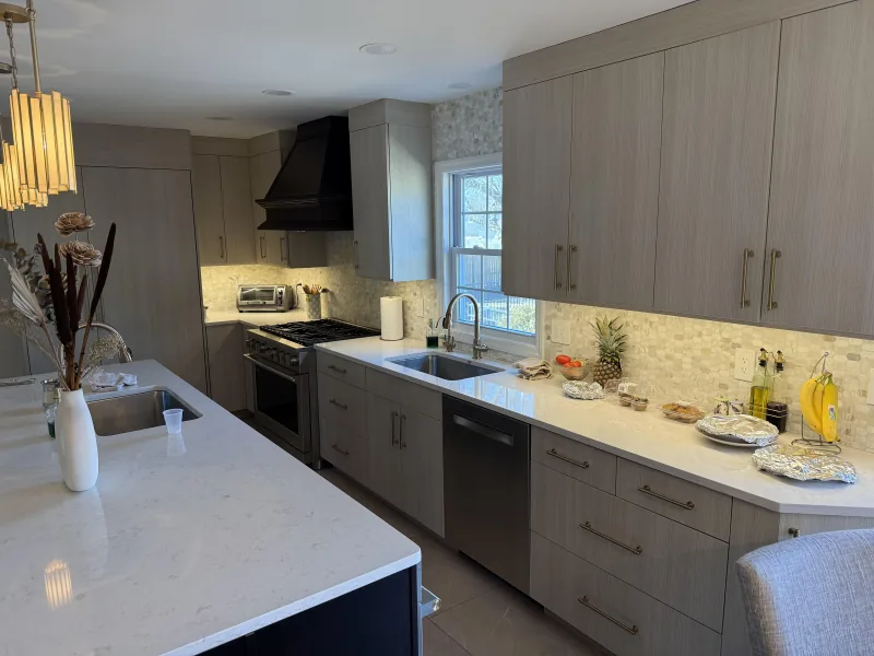 Grey kitchen with range and mosaic backsplash